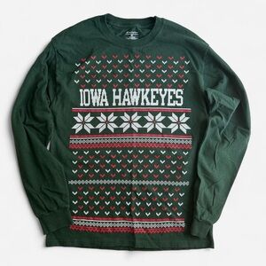 Champion Iowa Hawkeyes Christmas Quilt Design T-shirt Size Medium